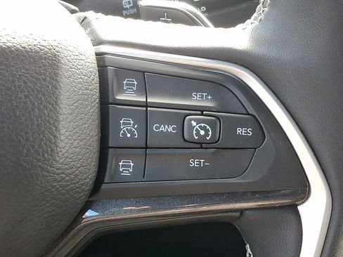 Used 2023 Jeep Grand Cherokee Altitude image 22