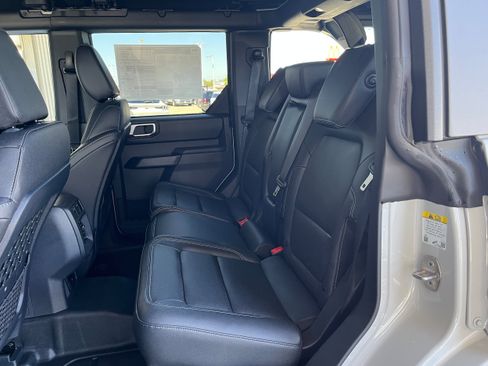 New 2026 Ford Bronco Badlands w/ Sasquatch Package AWD/4WD image 7
