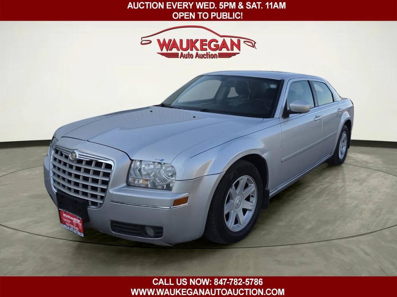 Used 2005 Chrysler 300 Touring RWD image 1