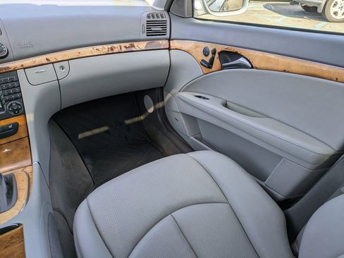 Used 2007 Mercedes-Benz E 350 4MATIC Sedan image 17