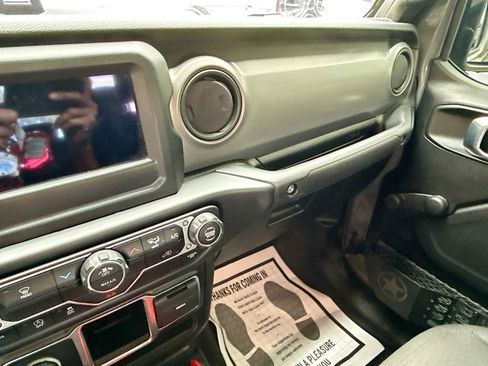 Used 2022 Jeep Gladiator Sport image 24