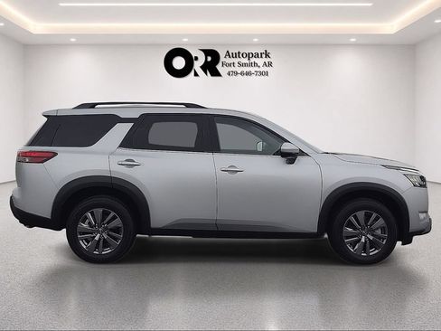 Used 2025 Nissan Pathfinder SV FWD image 6