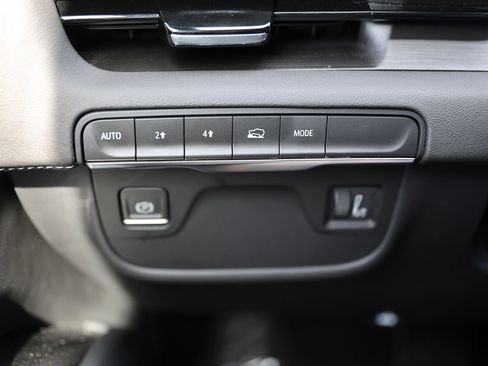 Used 2023 Cadillac Escalade Premium Luxury image 40