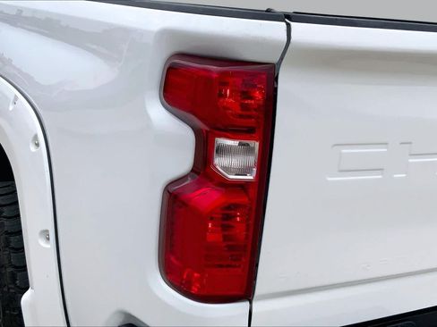 Used 2024 Chevrolet Silverado 2500 LT AWD/4WD image 28