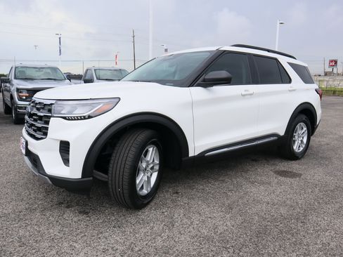 New 2025 Ford Explorer Active image 9