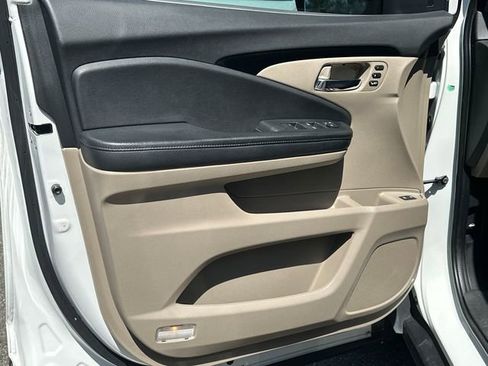 Used 2021 Honda Pilot Touring image 10