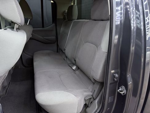 Used 2010 Nissan Frontier SE image 20