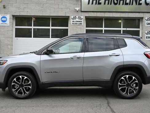 Used 2024 Jeep Compass Limited AWD/4WD image 2