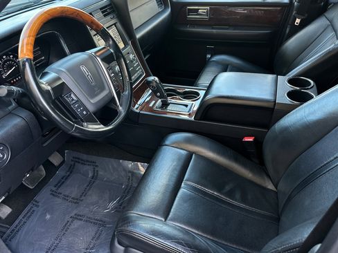 Used 2016 Lincoln Navigator Select image 9