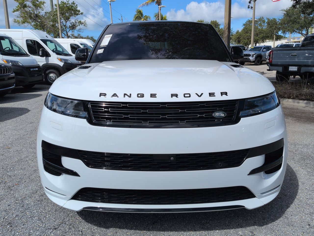 Used 2023 Land Rover Range Rover Sport SE Dynamic AWD/4WD image 3