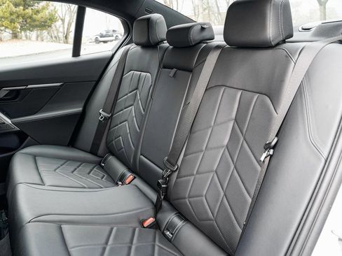 Used 2025 BMW i5 xDrive40 w/ Premium Package image 16