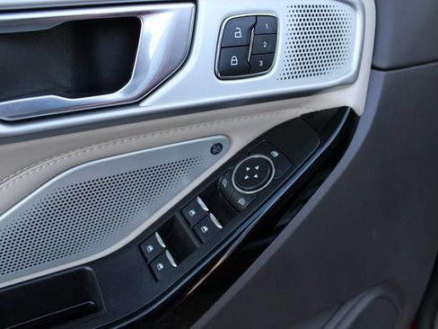 Used 2022 Ford Explorer Platinum w/ Equipment Group 601A image 20