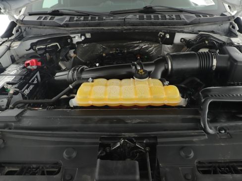 Used 2017 Ford F150 Platinum w/ Equipment Group 701A Luxury image 8