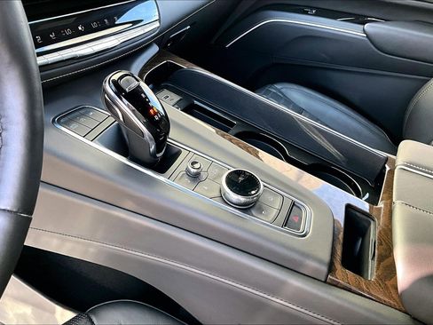 Used 2024 Cadillac Escalade Sport Platinum image 17