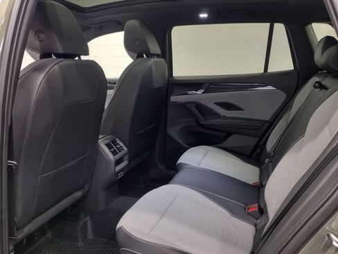 New 2025 Volkswagen Tiguan SE R-Line image 24