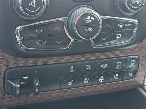 Used 2018 RAM 2500 Laramie w/ Cold Weather Group image 18