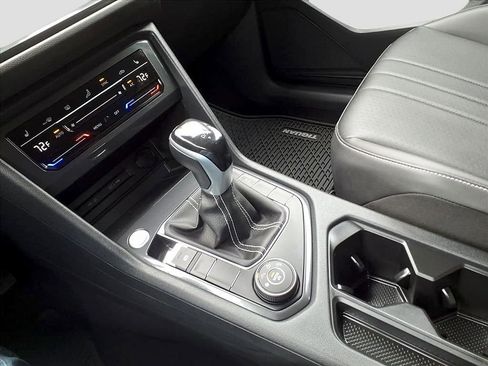 Certified 2022 Volkswagen Tiguan SE image 20