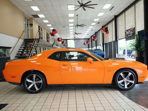 Used 2014 Dodge Challenger R/T RWD image 17