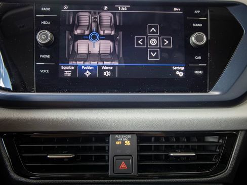 Used 2023 Volkswagen Taos SE w/ Panoramic Sunroof Package FWD image 44