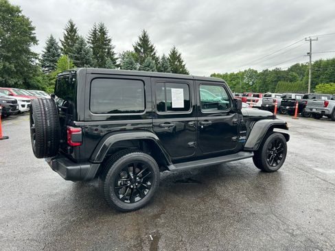Used 2022 Jeep Wrangler Unlimited Sahara w/ Cold Weather Group AWD/4WD image 6
