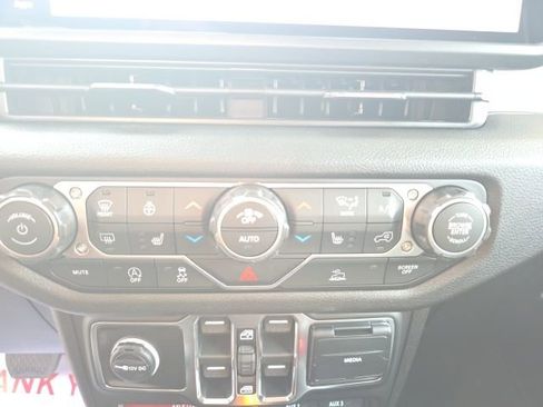 New 2026 Jeep Gladiator Willys AWD/4WD image 19