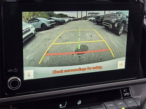 Used 2025 Toyota Camry SE w/ Convenience Package image 19