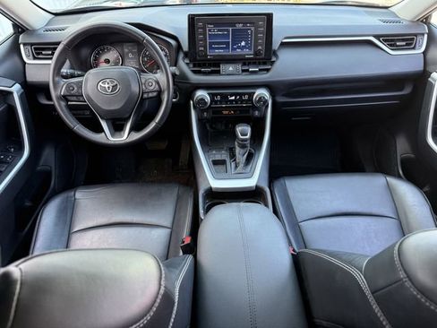 Used 2021 Toyota RAV4 XLE Premium image 11