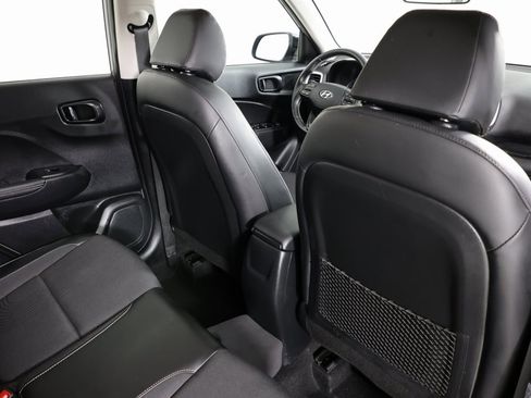 Used 2022 Hyundai Venue Limited w/ Cargo Package image 32