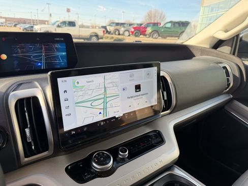 Used 2025 Ford Expedition Active image 16