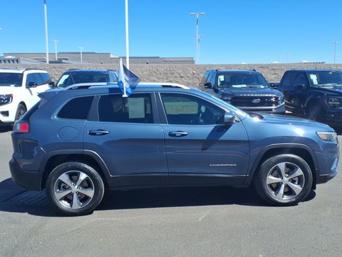 Used 2021 Jeep Cherokee Limited w/ Trailer Tow Group AWD/4WD image 3
