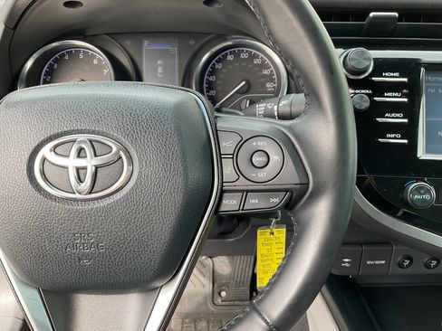 Used 2018 Toyota Camry SE w/ Moonroof Package FWD image 18