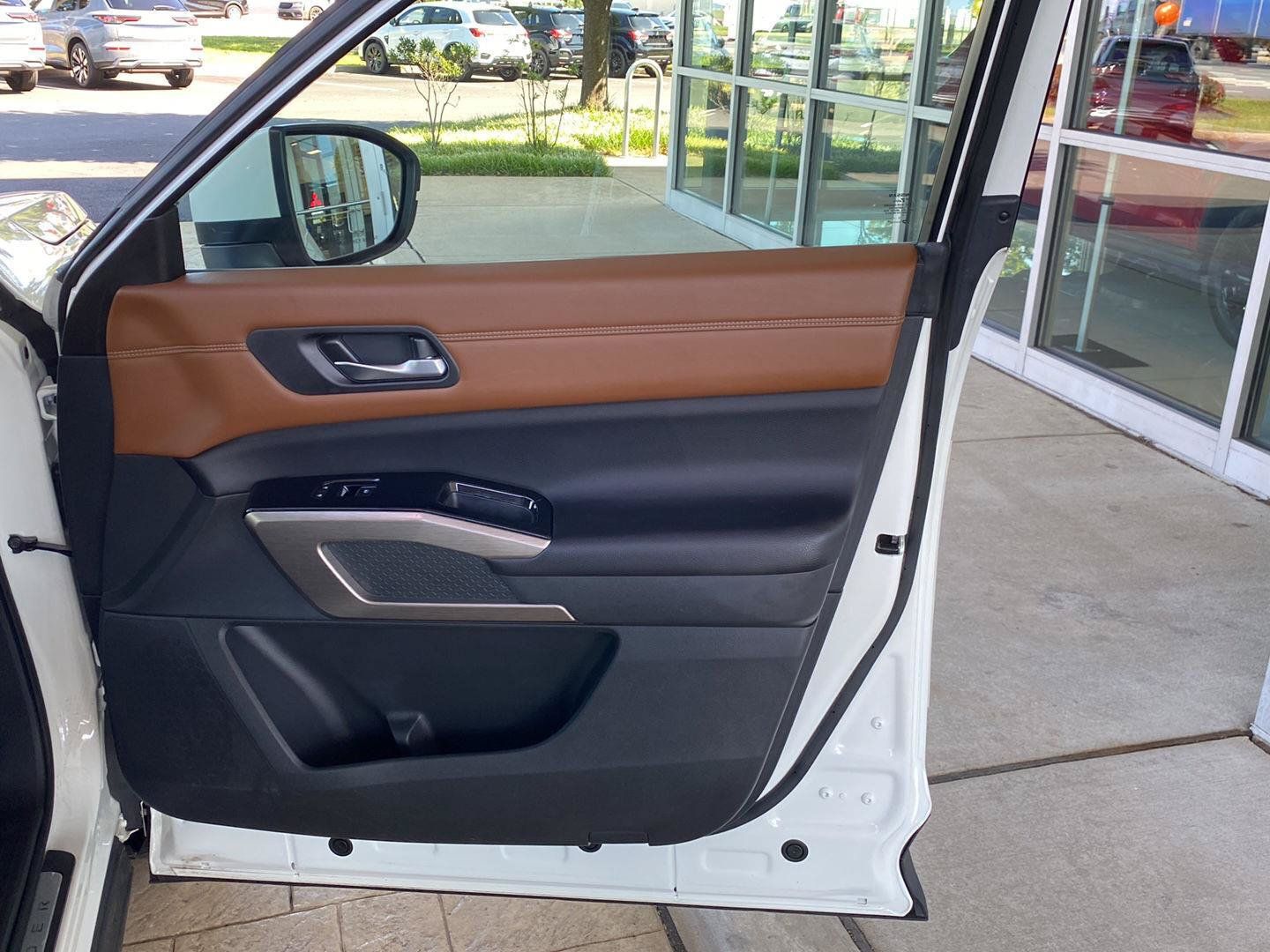 Certified 2024 Nissan Pathfinder Platinum w/ Cargo Package AWD/4WD image 25