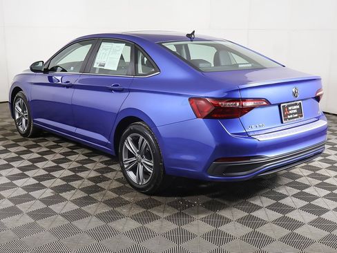 Used 2024 Volkswagen Jetta SE w/ Panoramic Sunroof Package image 9