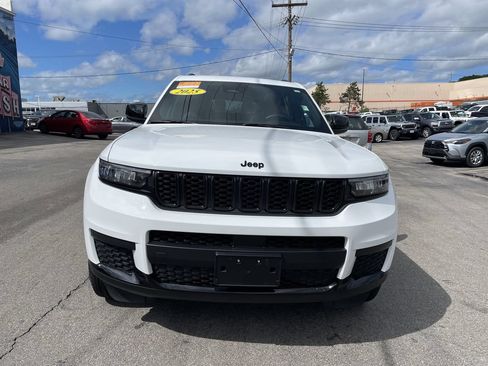 Used 2025 Jeep Grand Cherokee L Altitude AWD/4WD image 5