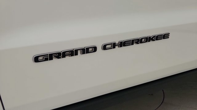 Used 2020 Jeep Grand Cherokee Limited AWD/4WD image 31