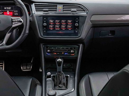 Used 2024 Volkswagen Tiguan SE R-Line image 11