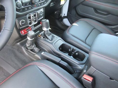 New 2026 Jeep Wrangler Unlimited Rubicon AWD/4WD image 17