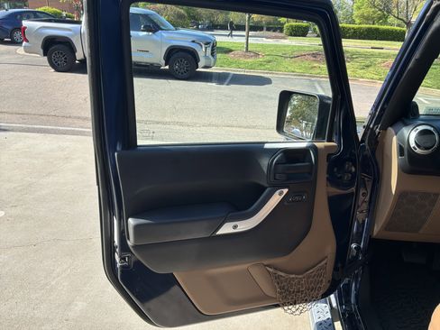 Used 2013 Jeep Wrangler Unlimited Sahara w/ Mopar Chrome Edition Group image 14