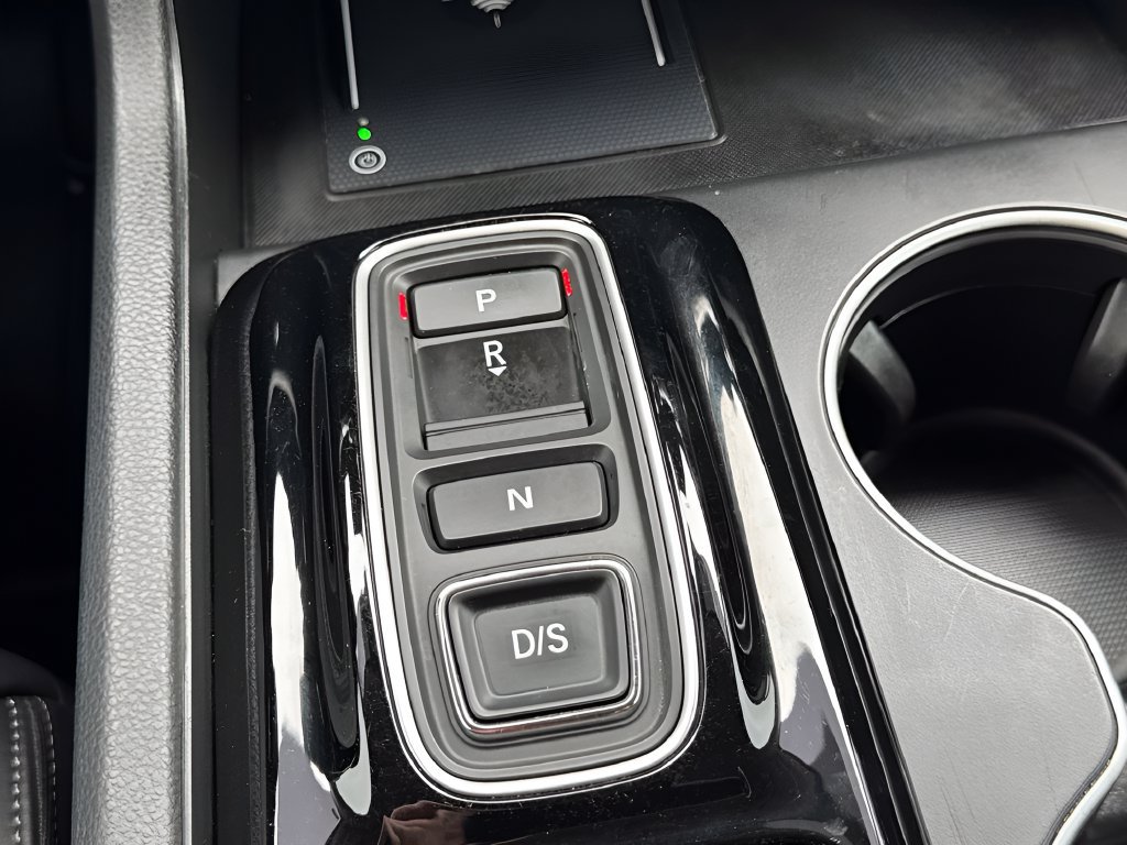 Used 2025 Honda Pilot Touring image 16
