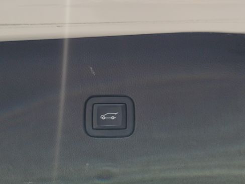 Used 2022 Buick Enclave Essence FWD image 17