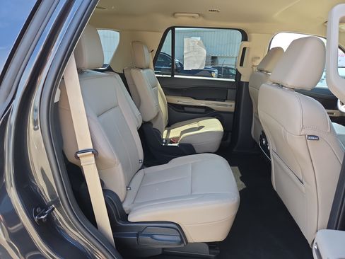 Certified 2023 Ford Expedition XLT AWD/4WD image 16