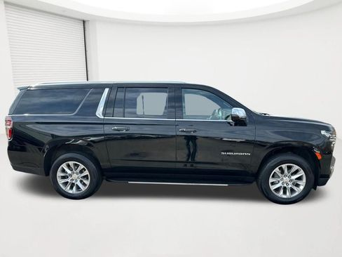 Used 2024 Chevrolet Suburban Premier AWD/4WD image 4