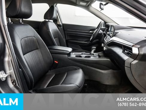 Used 2025 Nissan Altima 2.5 SV FWD image 19