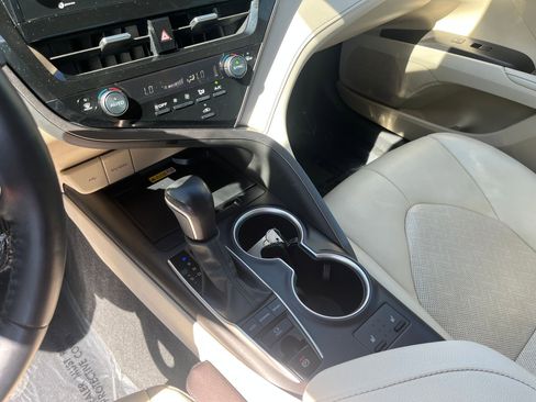 Used 2022 Toyota Camry XLE w/ Carpet Mat Package (TMS) AWD/4WD image 23