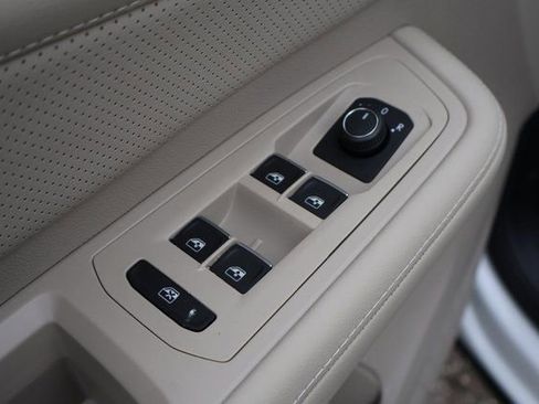 New 2026 Volkswagen Atlas SE image 11