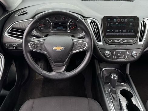 Used 2017 Chevrolet Malibu LT FWD image 12
