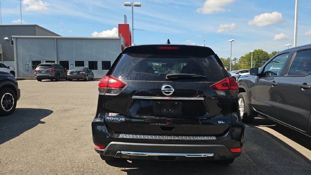 Used 2017 Nissan Rogue SL w/ SL Premium Package FWD image 3