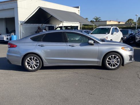 Used 2020 Ford Fusion SE FWD image 2