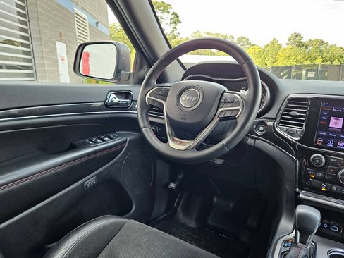 Used 2019 Jeep Grand Cherokee Trailhawk AWD/4WD image 9
