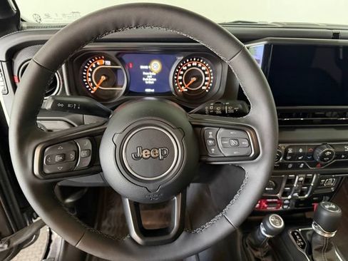 Certified 2025 Jeep Wrangler Unlimited Rubicon w/ Convenience Group AWD/4WD image 25
